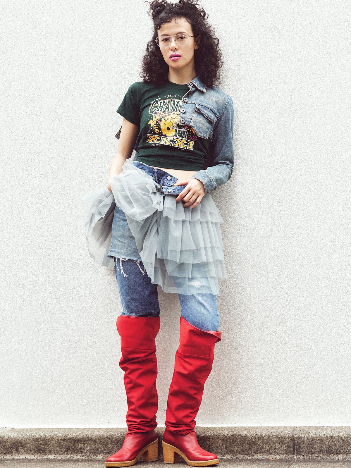 極小か、超ビッグ。振り切ったサイズ感のTシャツで遊ぶ