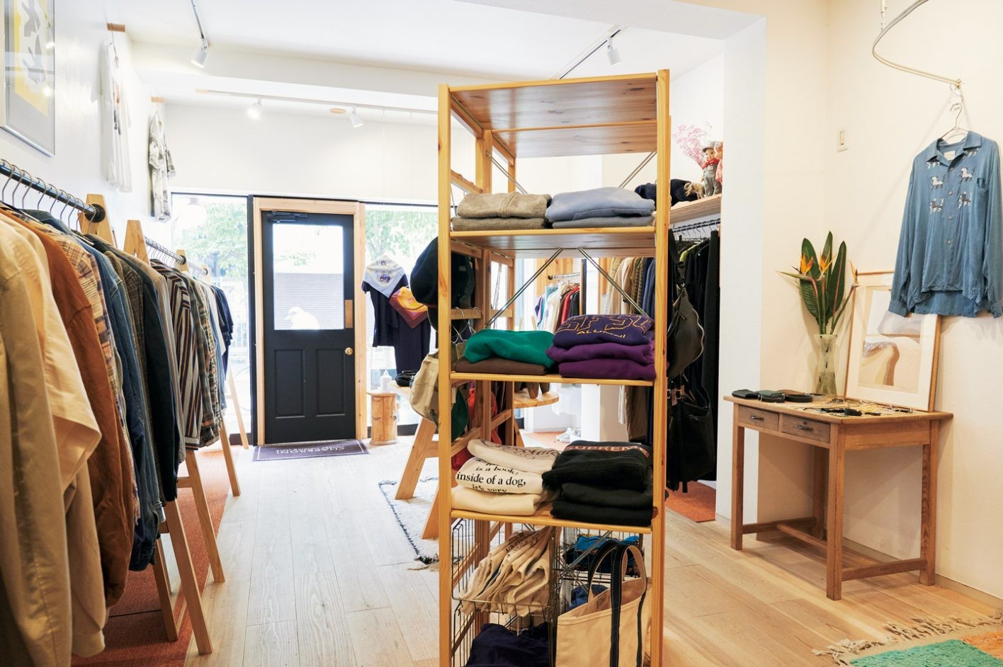 ベビーカーもOKの広い通路。