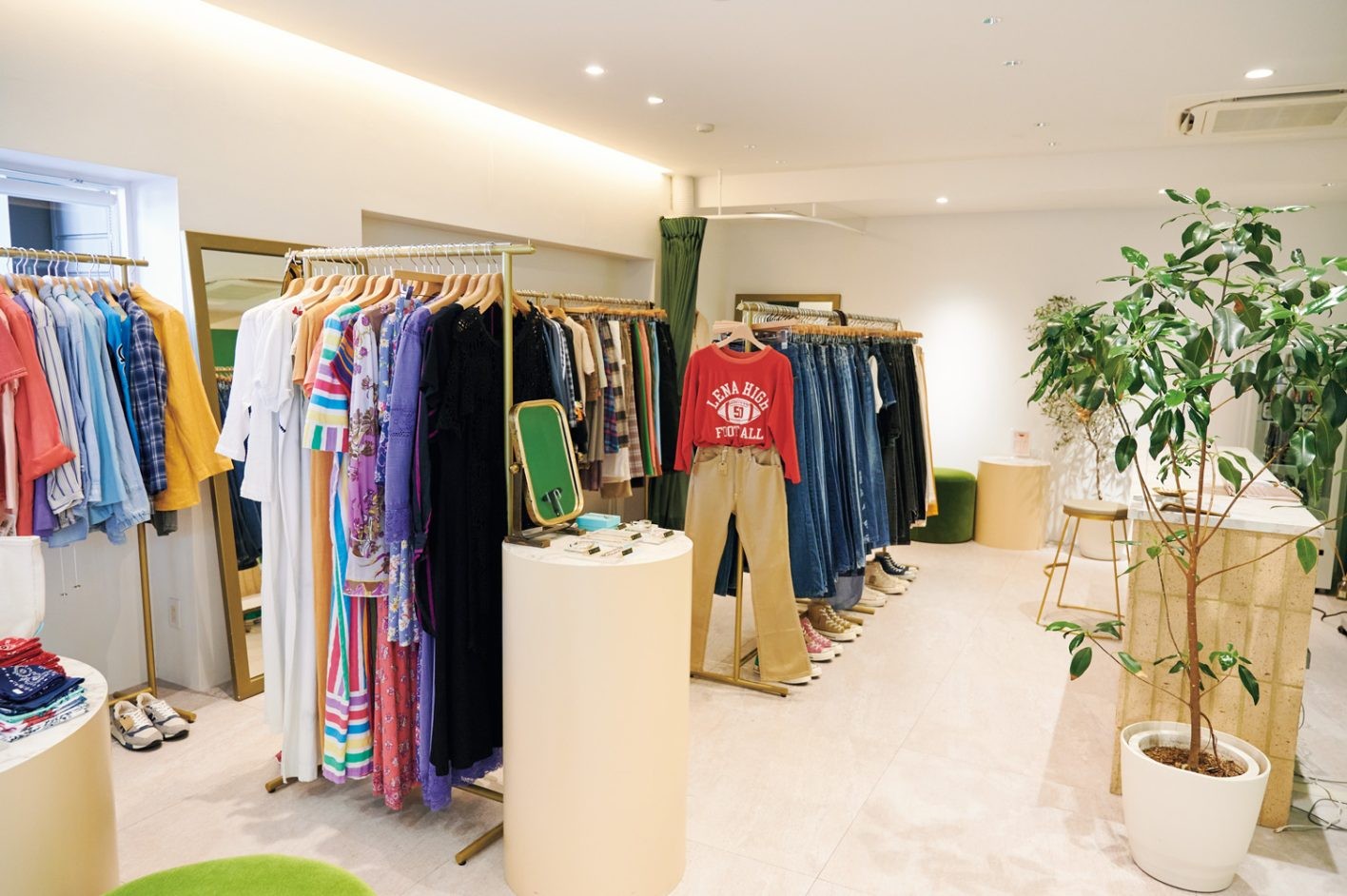 風が抜ける店内。