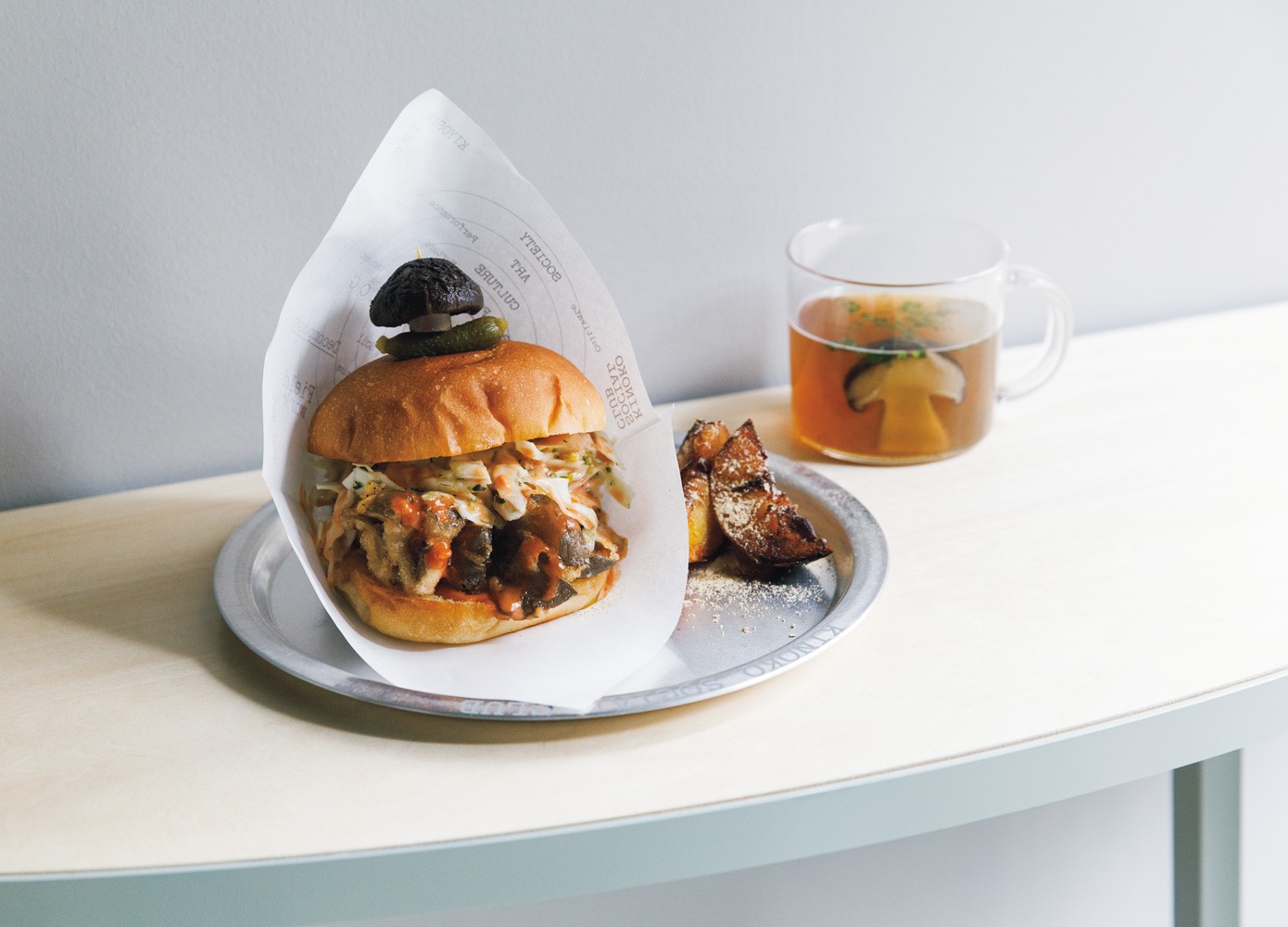 お店の中で栽培!?キノコが媒介する新コミュニティスペース - Slide:1