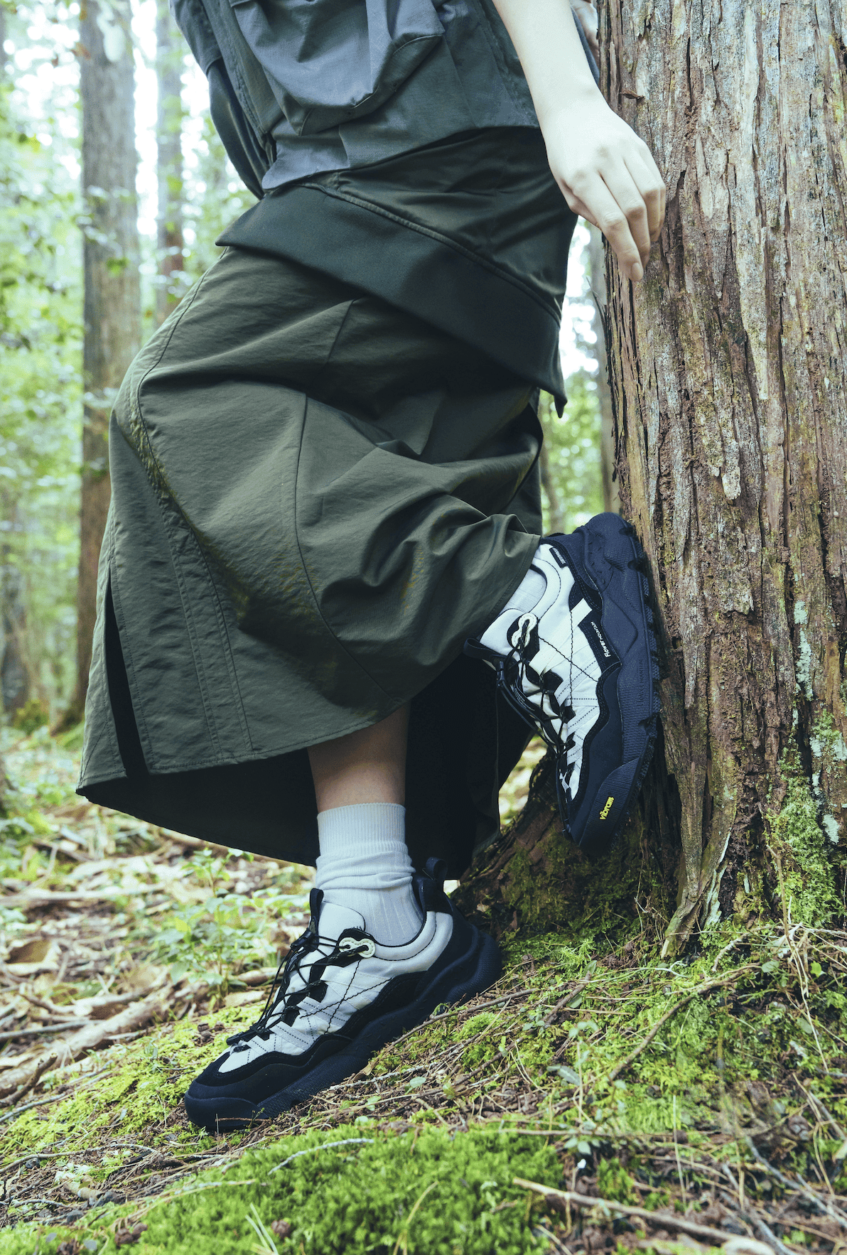 雨の日も晴れの日も手にとりたいスニーカー 〈フラワーマウンテン〉のIWANO 2