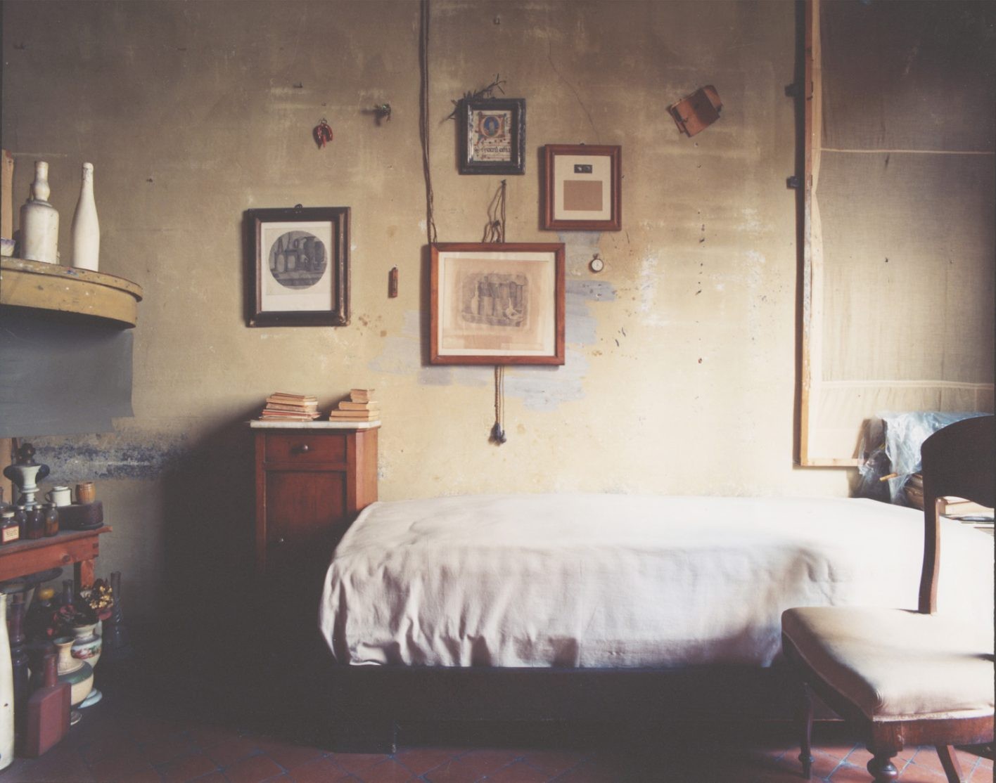 『総合開館30周年記念 ルイジ・ギッリ 終わらない風景』《ボローニャ、1989-90》〈ジョルジョ・モランディのアトリエ〉より 1989-90年 - Slide:3