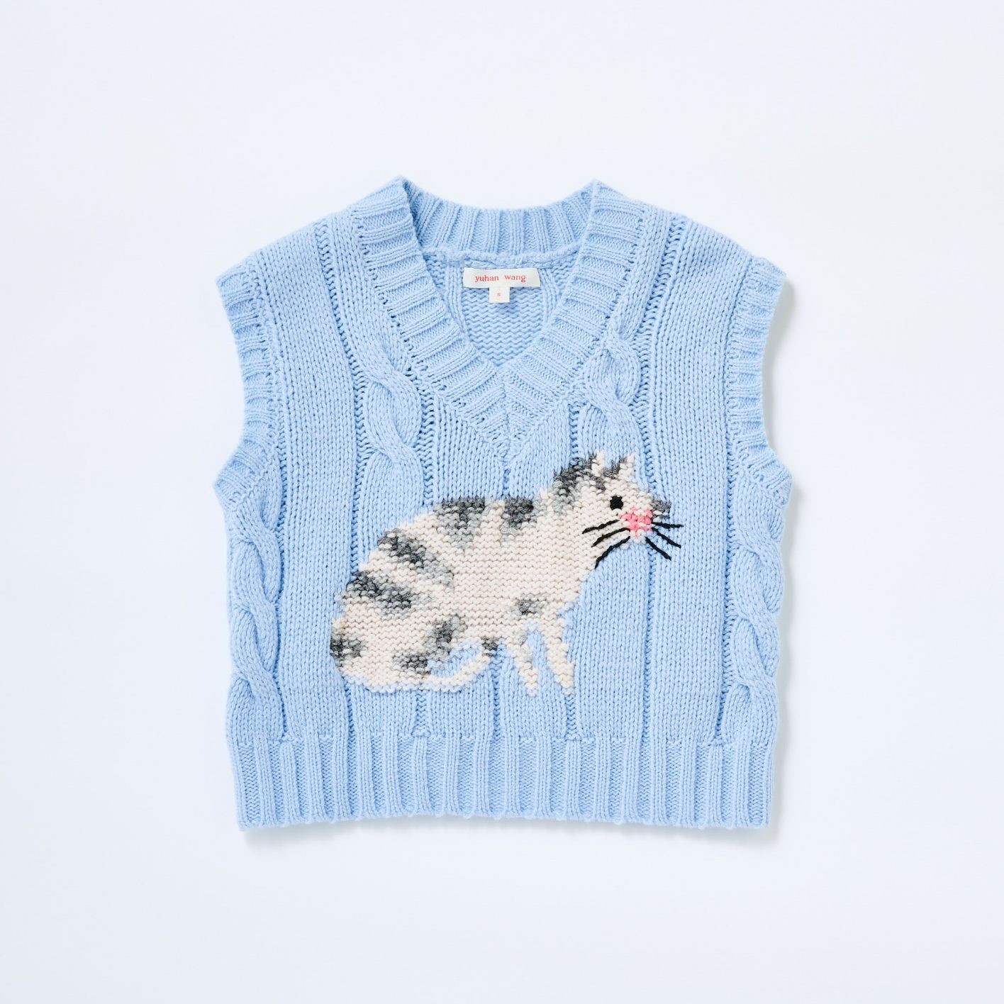 ニットベスト ¥70,400(ユハン ワン | レイ ビームス 新宿)03-5368-2191