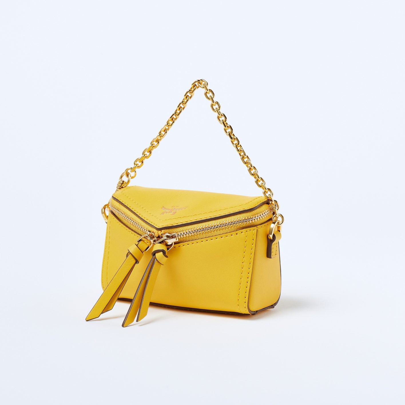 バッグ ¥58,300(エムシーエム | エムシーエム ギンザ ハウス アイン)