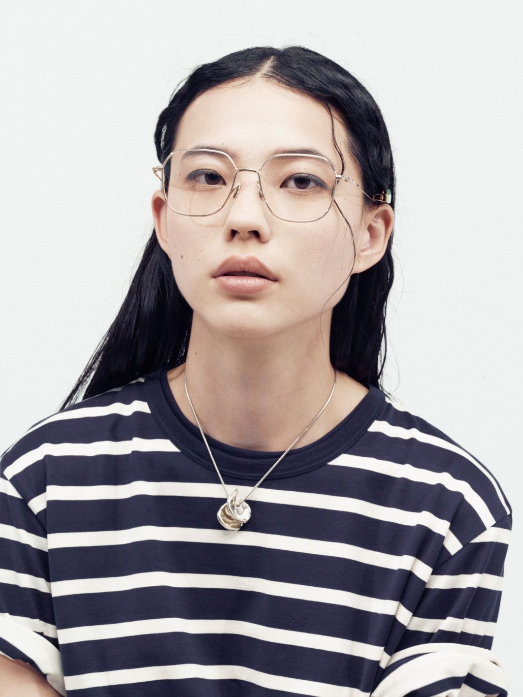 Tシャツに似合うヘアアレンジ「ウェービーセンターパート」のハウツー - Slide:1