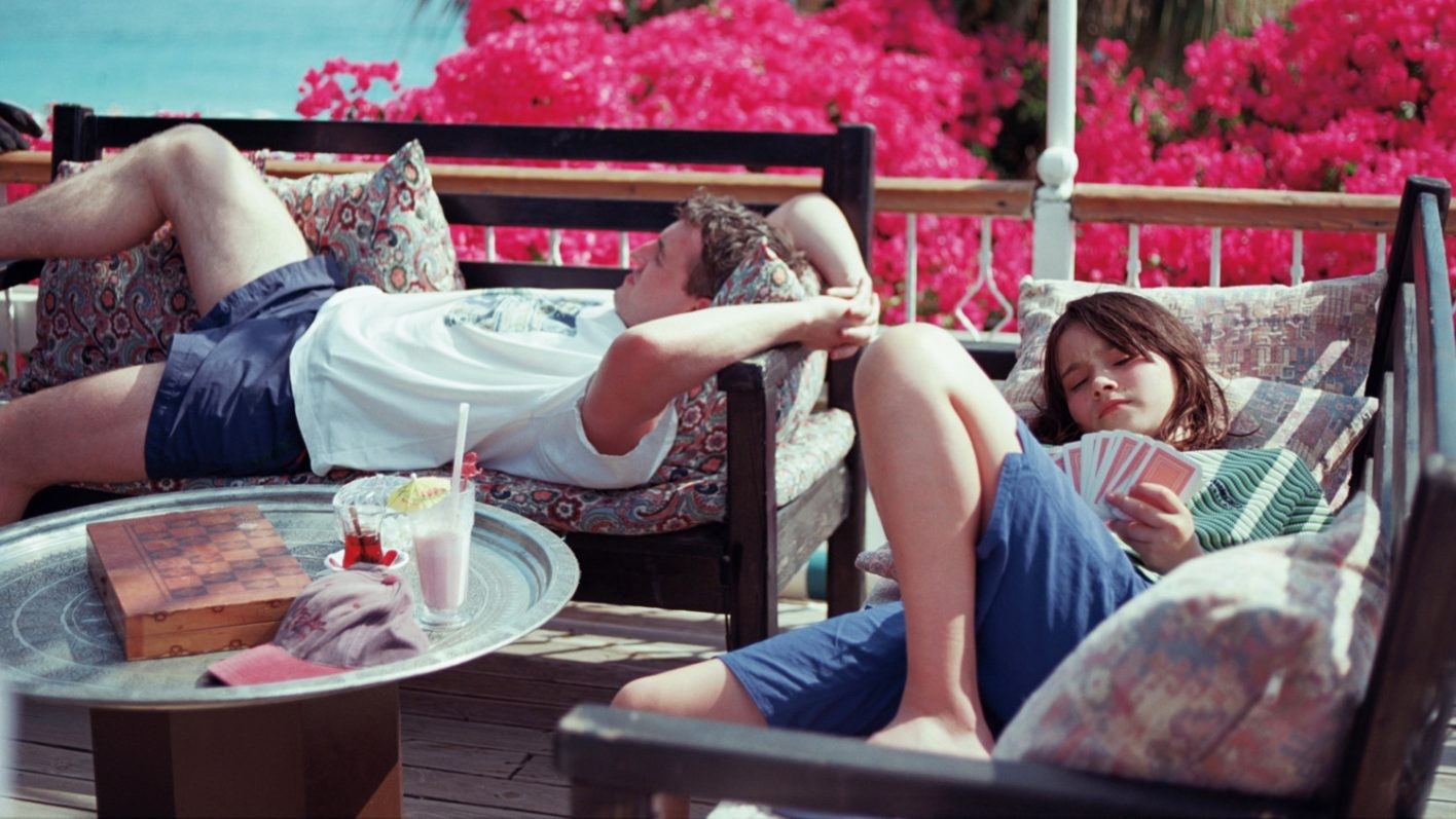 『aftersun/アフターサン』 2022年/シャーロット・ウェルズ/101分 - Slide:1