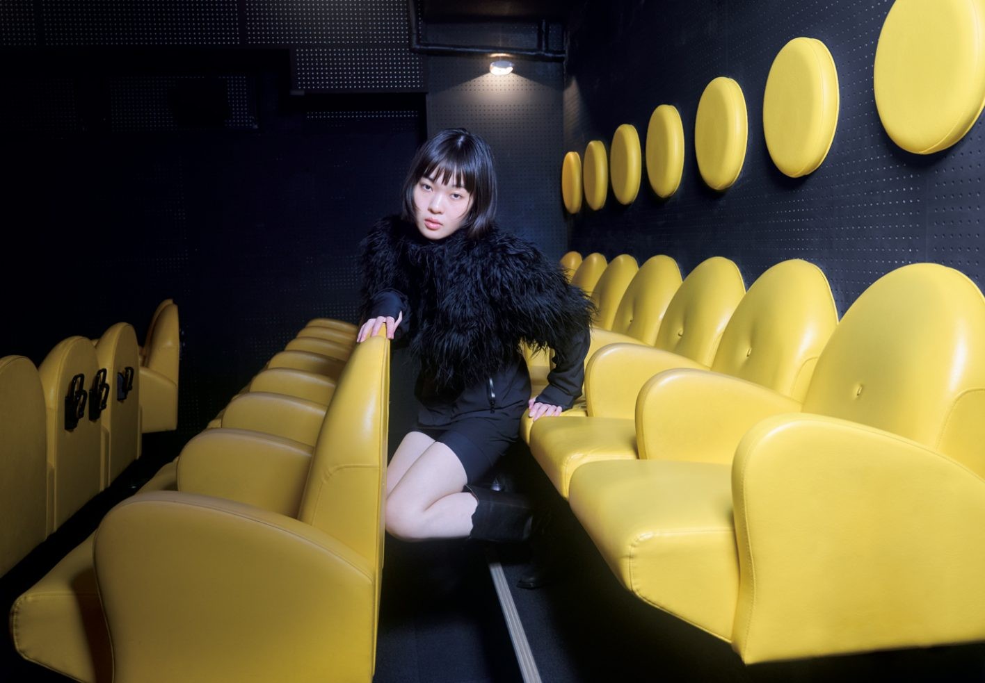 〈kallyu〉デザイナー、モデルKAYU映画館で撮影