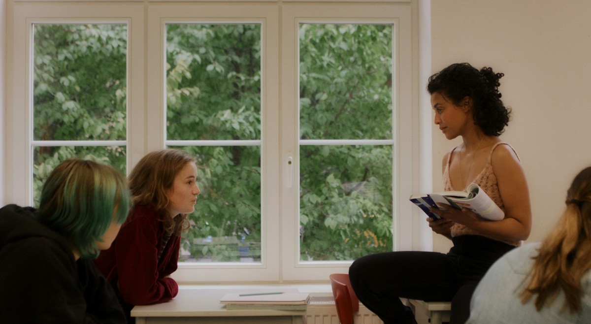 『DREAMS』場面写真 - Slide:2