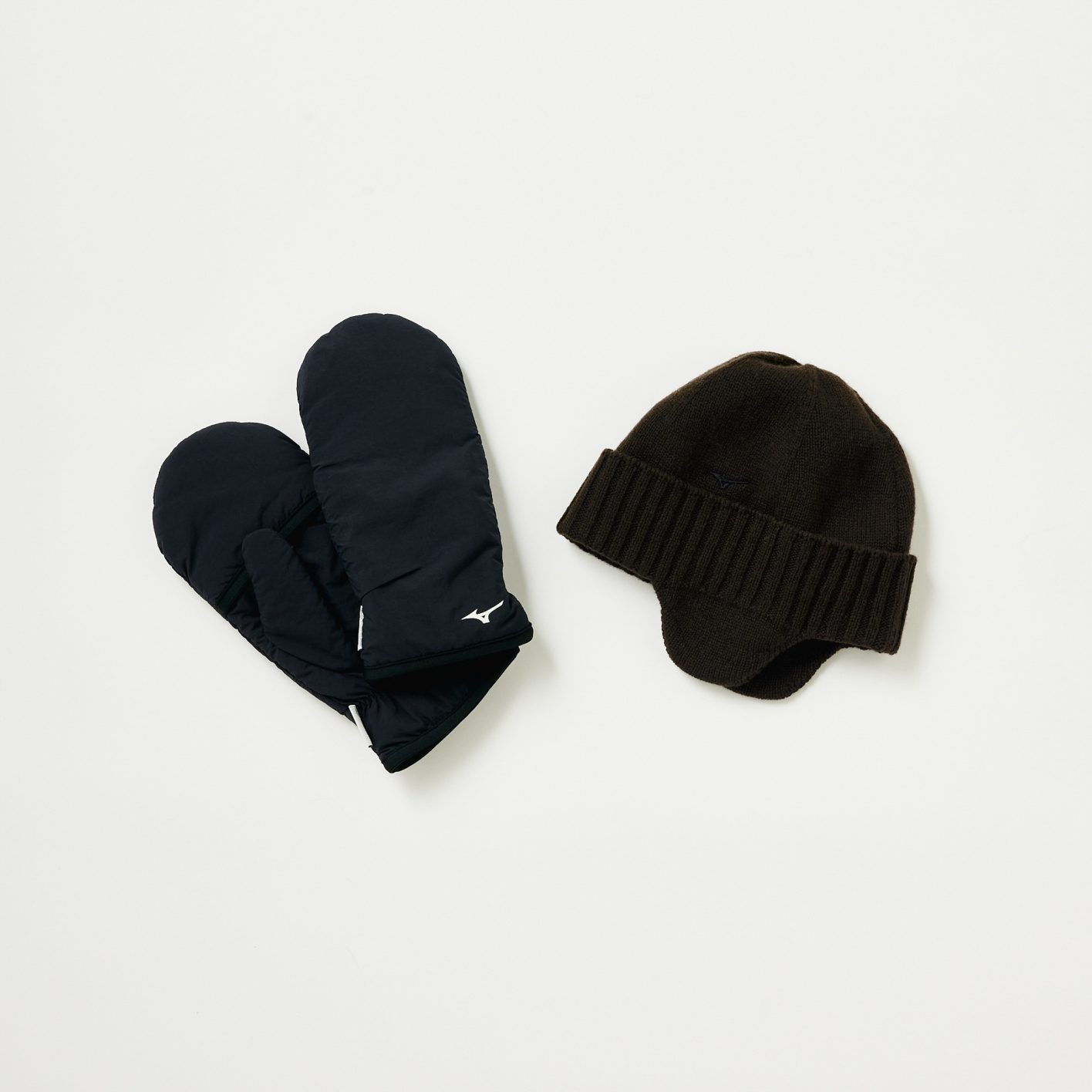 MARGARET HOWELL X MIZUNOのミトンとニットキャップ