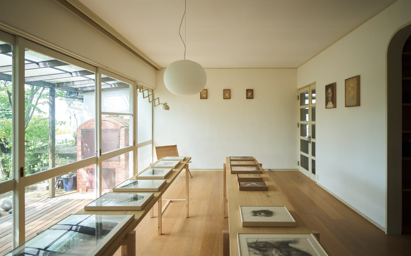 大阪「ippo plus」住まいを兼ねた空間に集まる“育てる”オブジェ