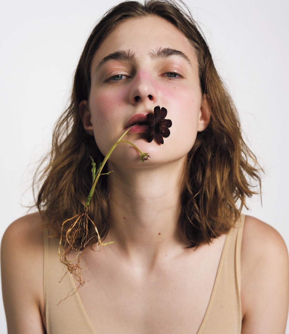 ロウなピンクブラッシュでヘルシーなのにエッジが効いた旬顔に