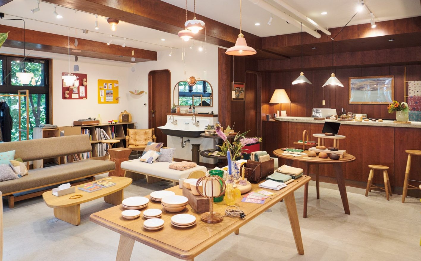 東京「BULLPEN」対話を重ね、作家と客をつなぐ交流の場