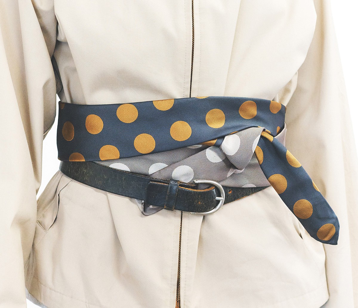 ベルト代わりのネクタイ - Slide:4