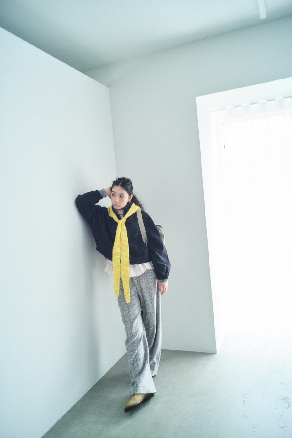 スポーティなブルゾンをトラッドに着る - Slide:1