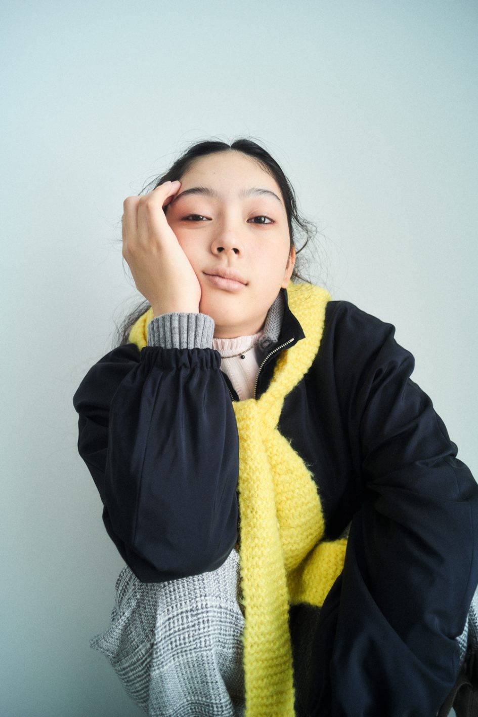 スポーティなブルゾンをトラッドに着る - Slide:2