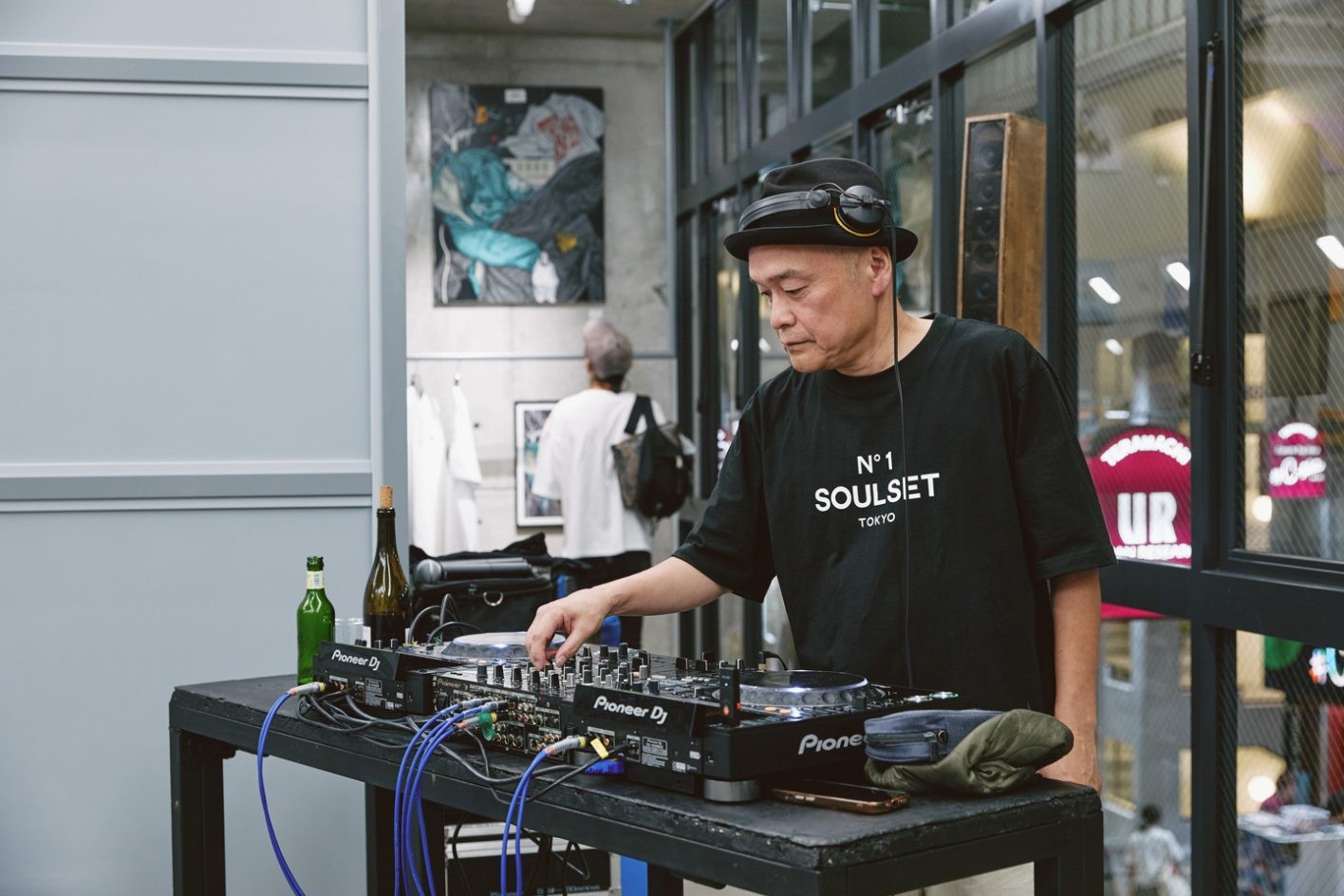 URBAN RESEARCH KYOTO 画家・亀井雅文 - Slide:1