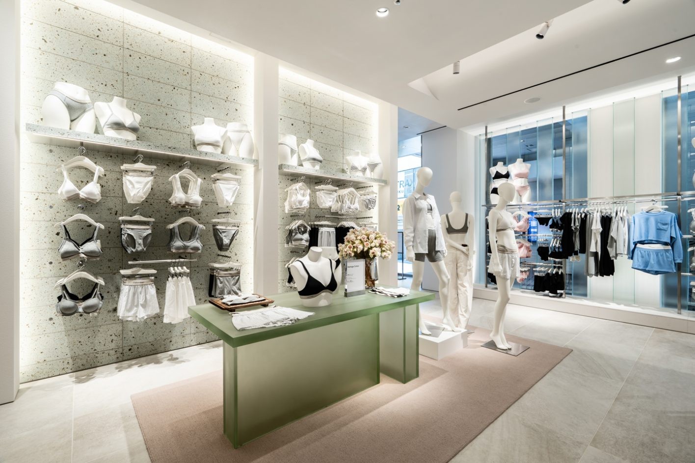 カルバン・クライン原宿 - Slide:2