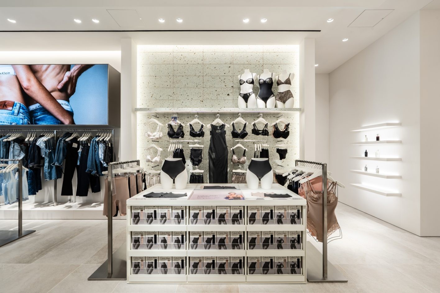 カルバン・クライン 原宿 - Slide:3