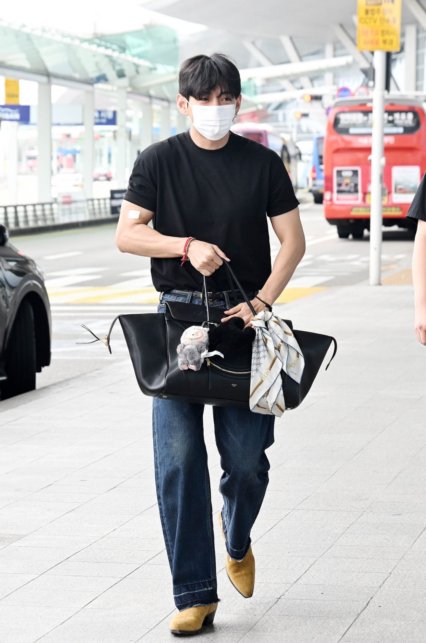 〈セリーヌ〉マイケル・ライダーによる新作バッグ「ニューラゲージ」を発売 - Slide:4