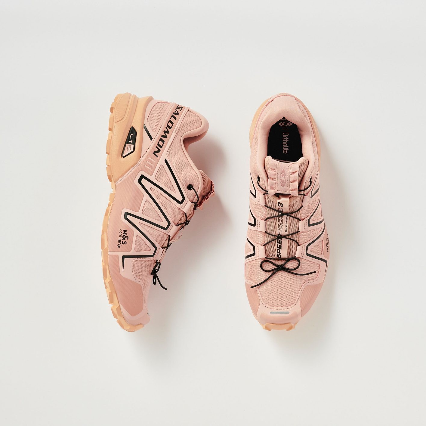 SALOMONのスニーカー