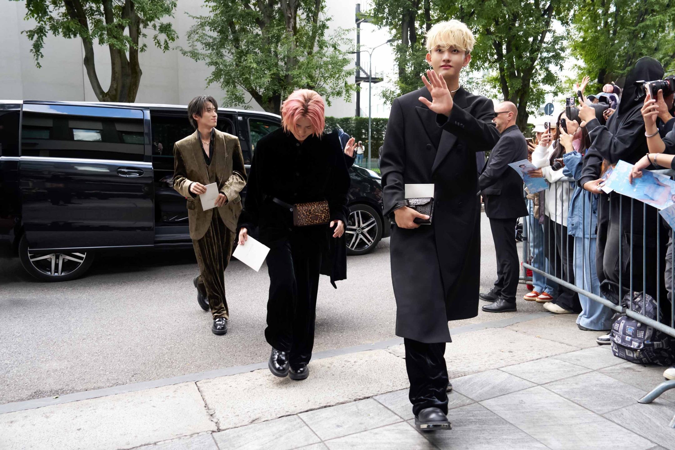 〈エンポリオ アルマーニ〉2026年春夏ショーに「INI」の11人が来場! - Slide:3