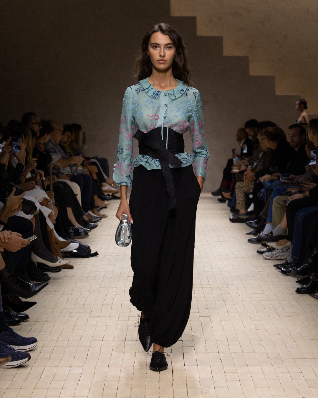 〈エンポリオ アルマーニ〉2026年春夏ショーに「INI」の11人が来場! - Slide:12