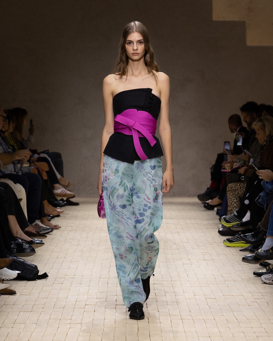 〈エンポリオ アルマーニ〉2026年春夏ショーに「INI」の11人が来場! - Slide:13