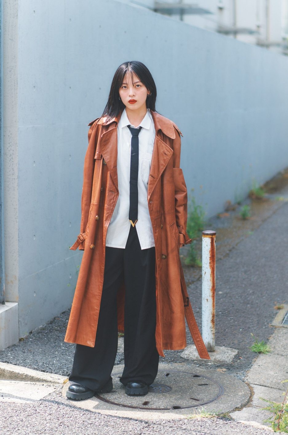 モデル紅巴、シャツ+ネクタイ+赤リップで完成する「いつもの自分」 - Slide:2