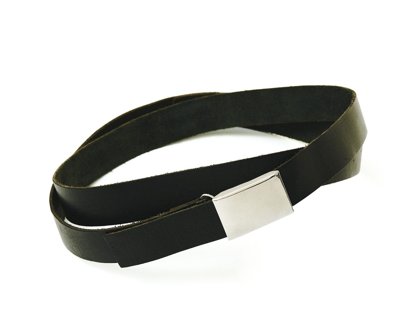 万能なのはドレスすぎない黒革ベルト - Slide:2