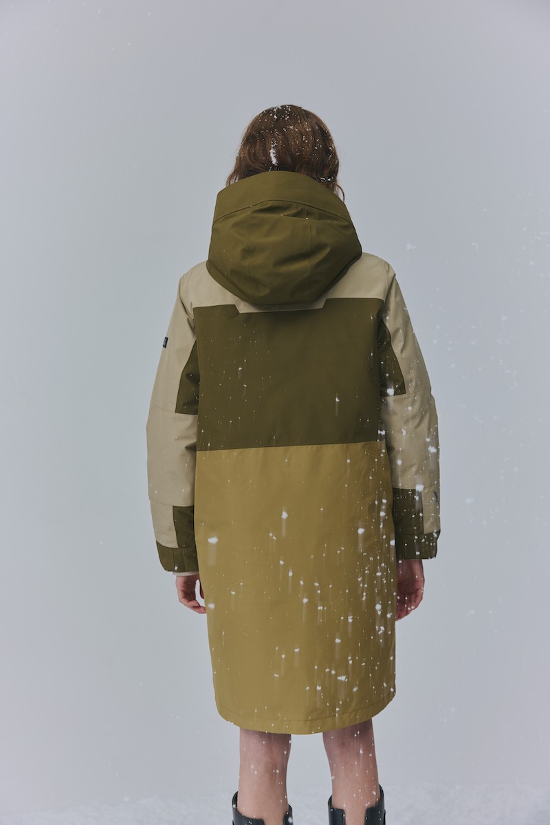 エーグルの「ゴアテックスインサレーション カラーブロックジャケット」モデル着用画像 - Slide:3