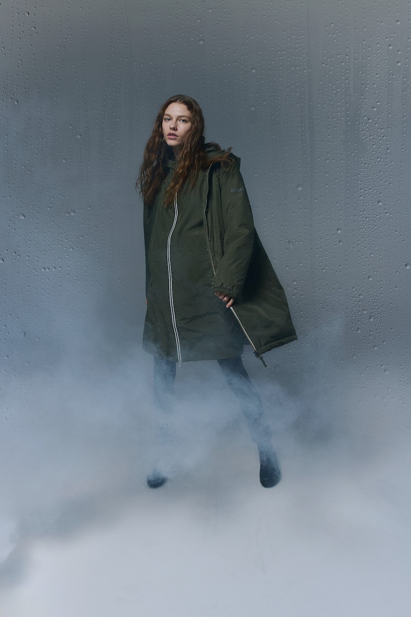 エーグルのレインパックウォームモデル着用画像 - Slide:1