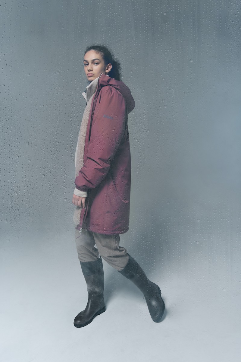 エーグルのレインパックウォーム ボアロングジャケットモデル着用画像 - Slide:1