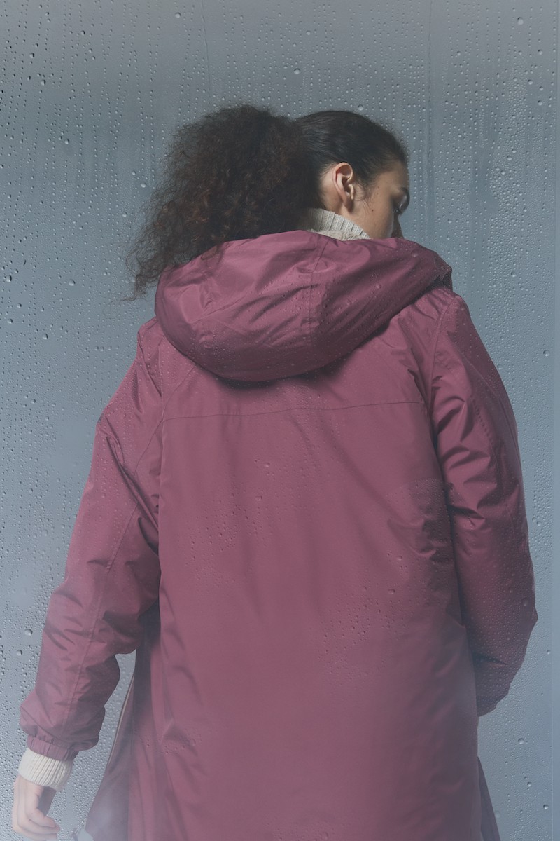 エーグルのレインパックウォーム ボアロングジャケットモデル着用画像 - Slide:2