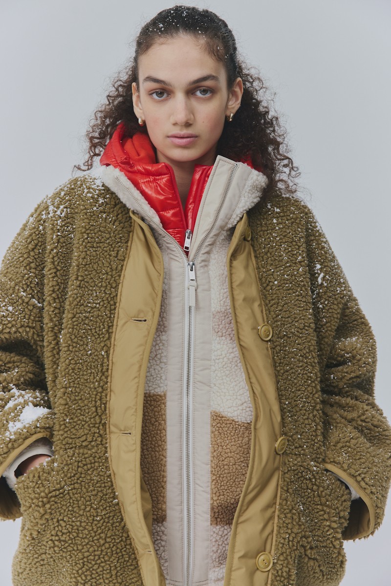 エーグルの「ハイネック ジャガード フリース」&「リバーシブル キルティングシェルパジャケット」モデル着用画像 - Slide:2