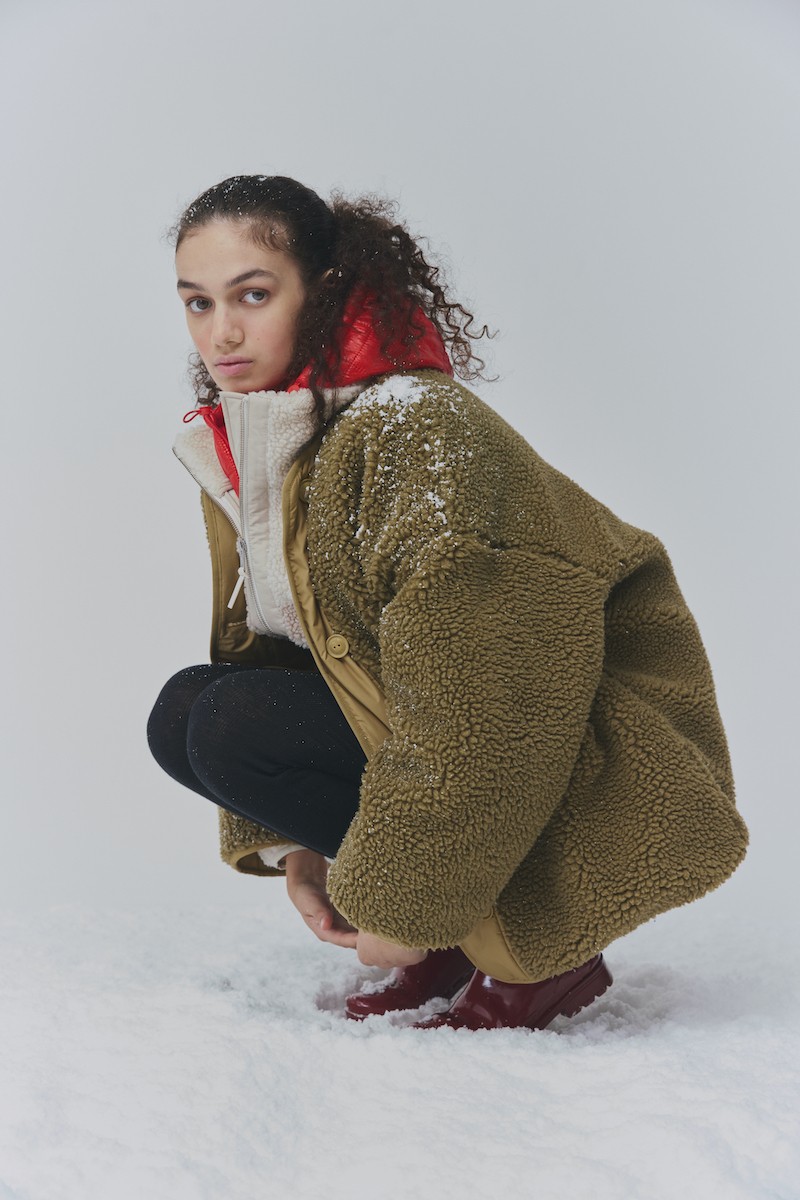 エーグルの「ハイネック ジャガード フリース」&「リバーシブル キルティングシェルパジャケット」モデル着用画像 - Slide:3