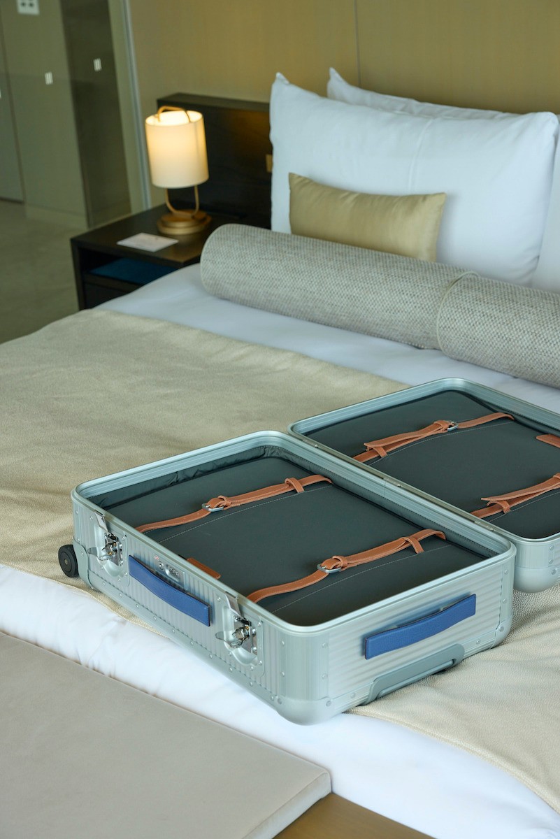 レザーベルトで荷物整理しやすいFPM MilanoのBANK spinner - Slide:7