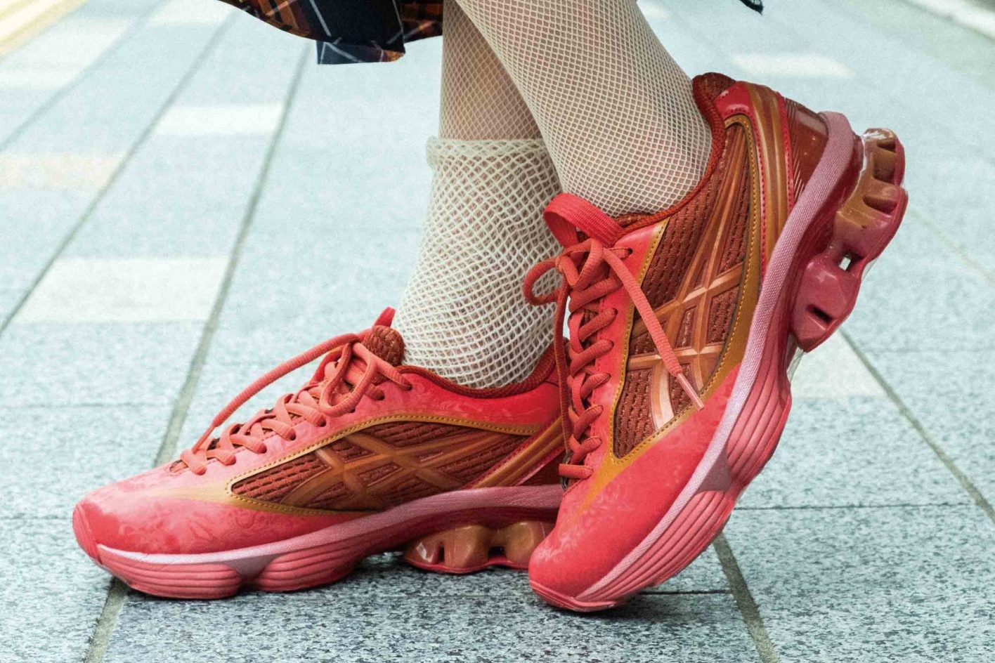 サッカースパイクを基に設計した〈US6-S GEL-KI NETIC FLUENT〉は、「キコ・コスタディノフ・スタジオ」が監修。スニーカー ¥30,800(アシックス | アシックスジャパン カスタマーサポート部)