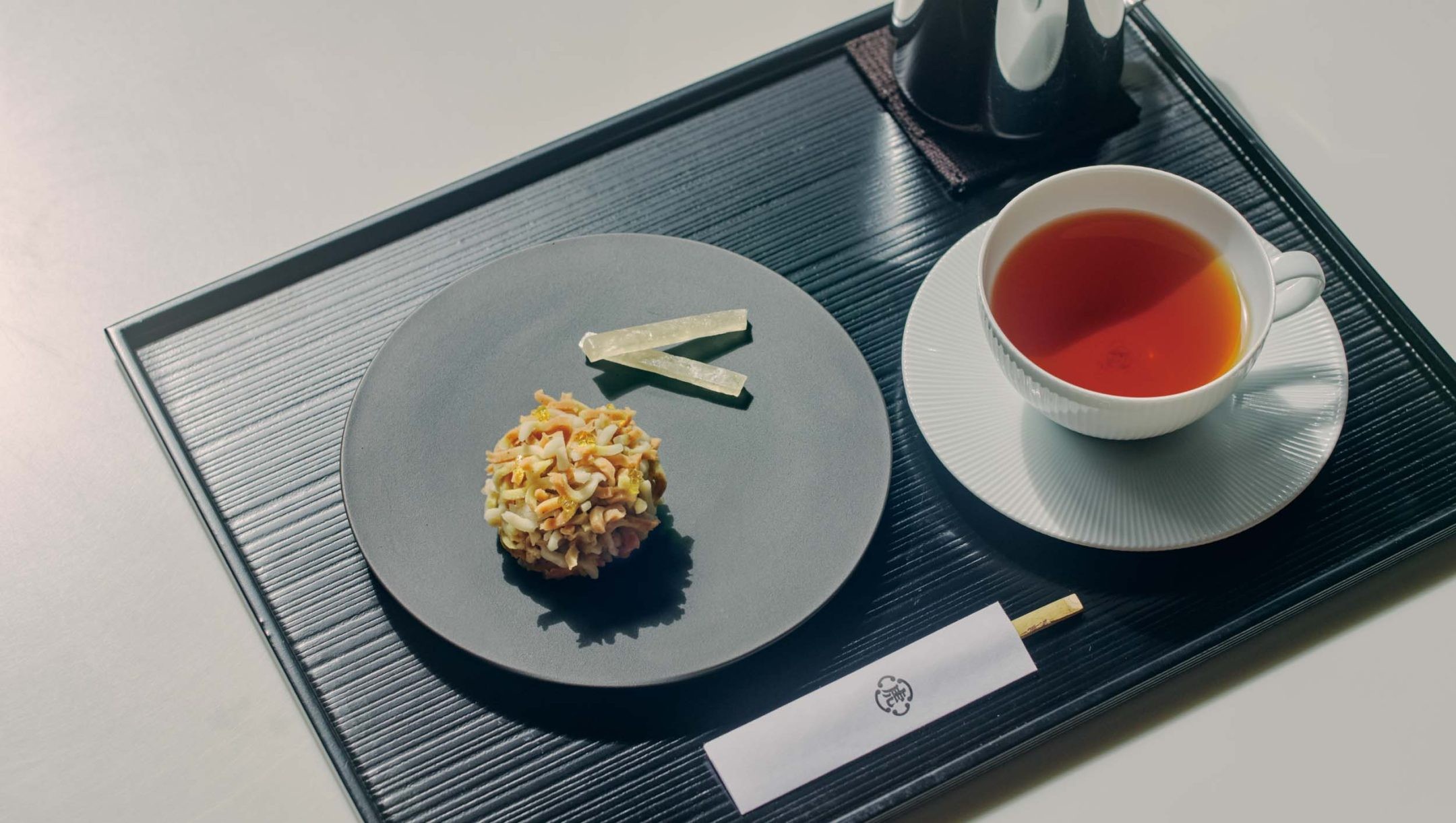 銀座「TORAYA GINZA」作りたての生菓子と街の気配で季節の移ろいを感じる - Slide:1