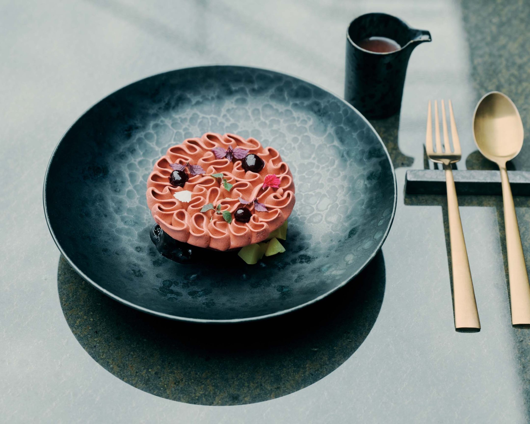 銀座「ST LOUIS BAR by KEI」洗練されたデセールとカクテルを開放的な席でいただく至福 - Slide:2