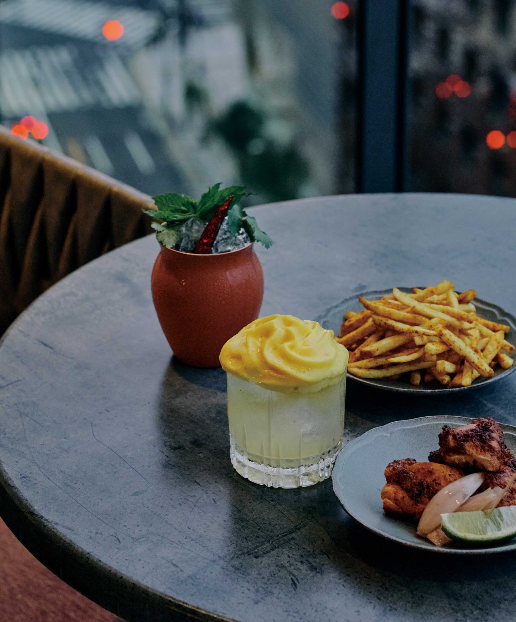 銀座「THE GREY ROOM」何層にも重ねたスパイスが非日常のムードへ誘う - Slide:1