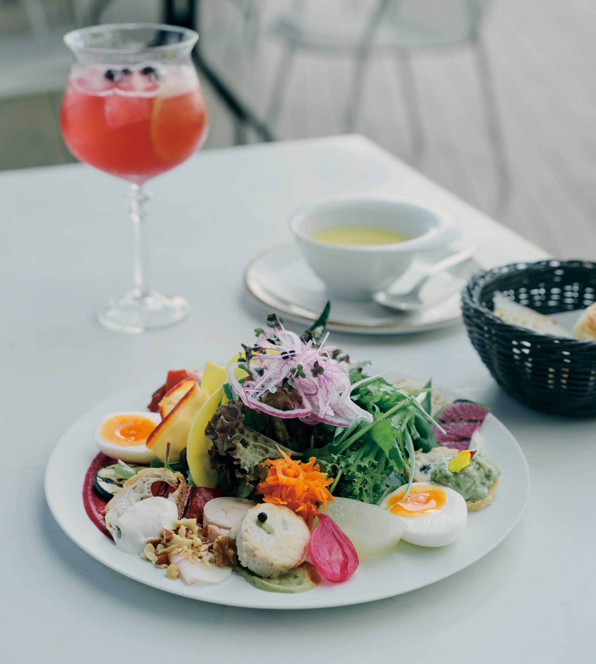 銀座「DRAWING HOUSE OF HIBIYA」東京の森を眺めながら、知られざる日本の味に浸る - Slide:1