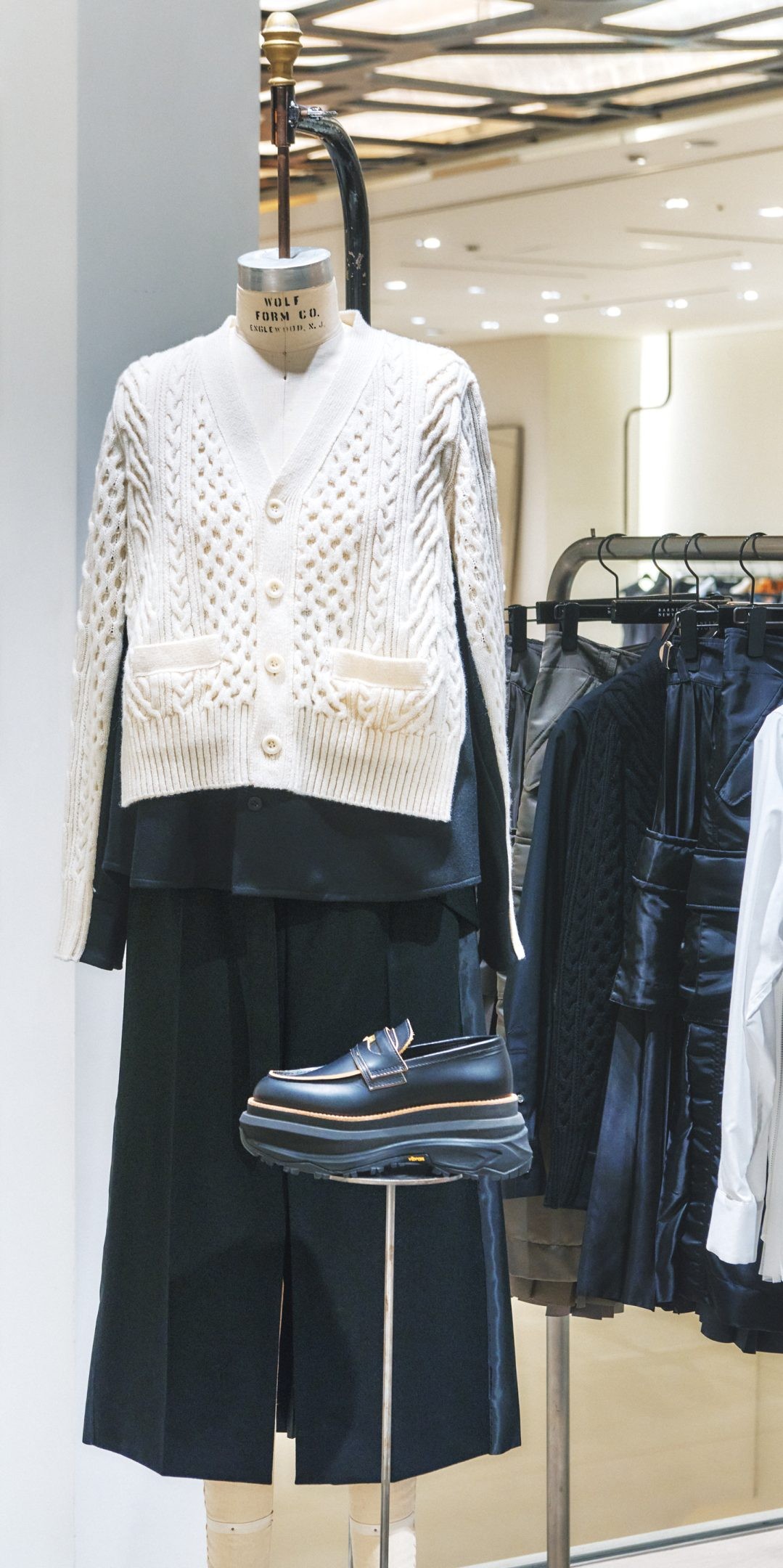 バーニーズ ニューヨーク〈サカイ〉のトップス - Slide:2