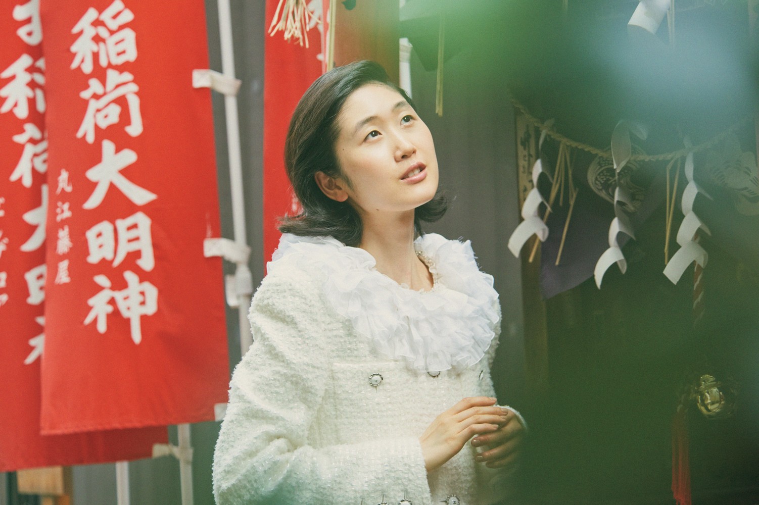 シャネルのジャケットを着たモデル