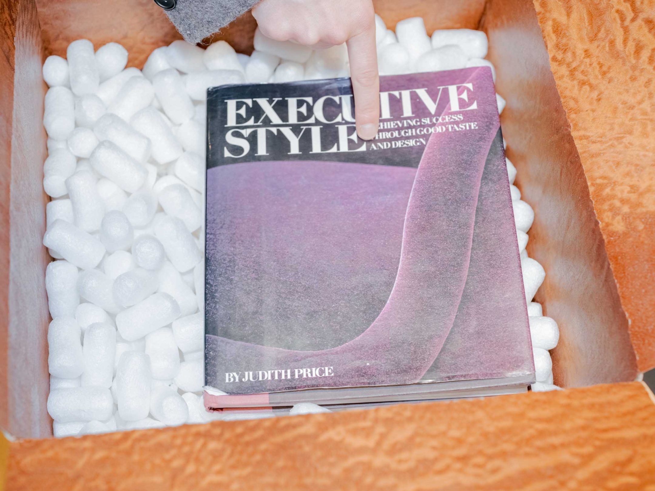 27歳のデザイナーJulie Kegelsが描く、現代女性のポートレート - Slide:1