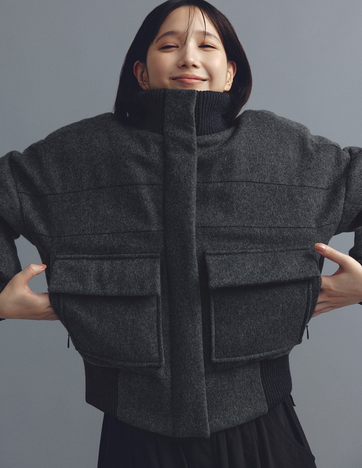 本田翼が着る〈TATRAS〉のダウン