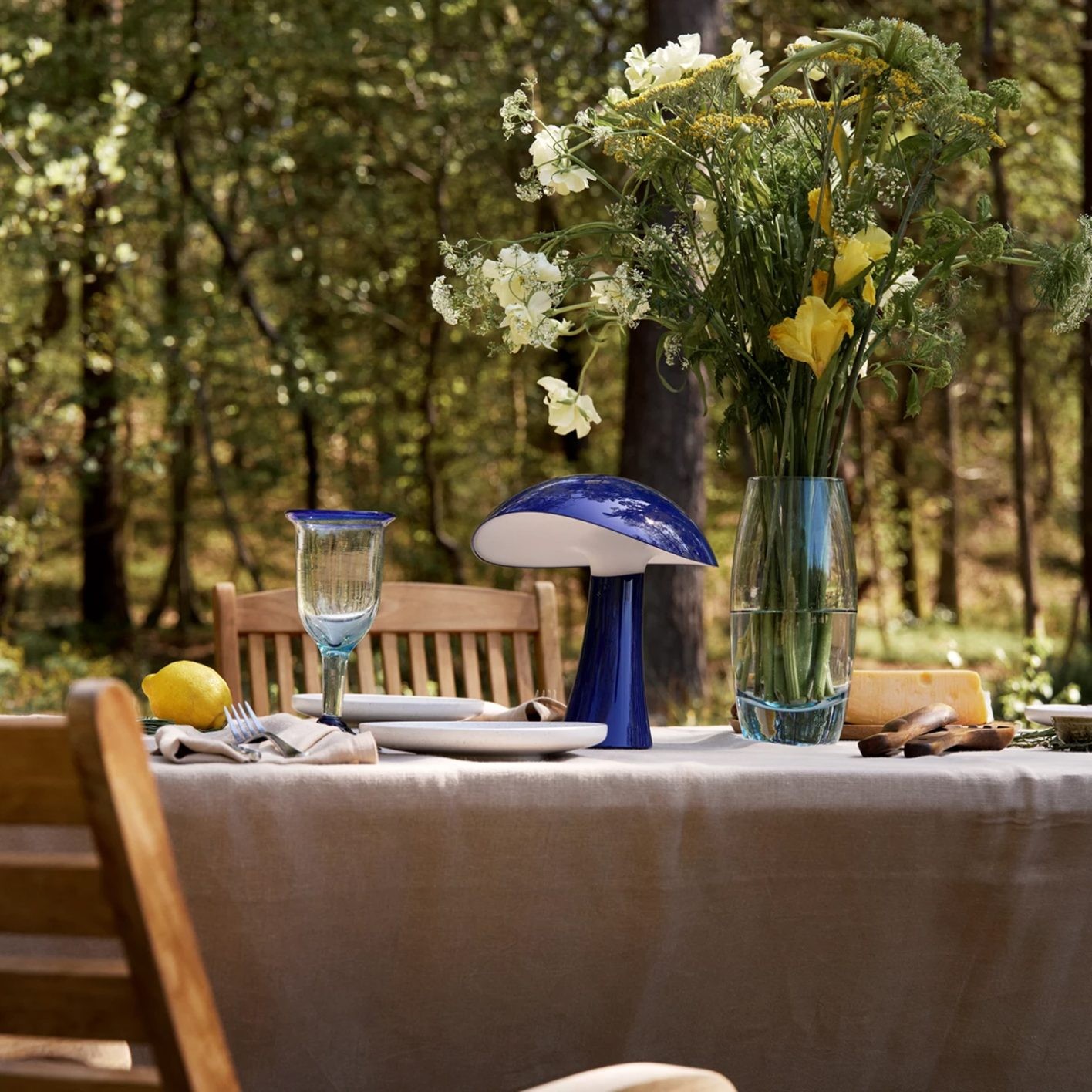 ポータブル照明で楽しむ〈ルイスポールセン〉の穏やかな灯り - Slide:1