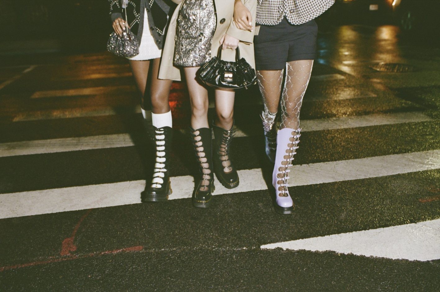 〈MARC JACOBS〉と〈DR. MARTENS〉のコラボレーションブーツが発売!