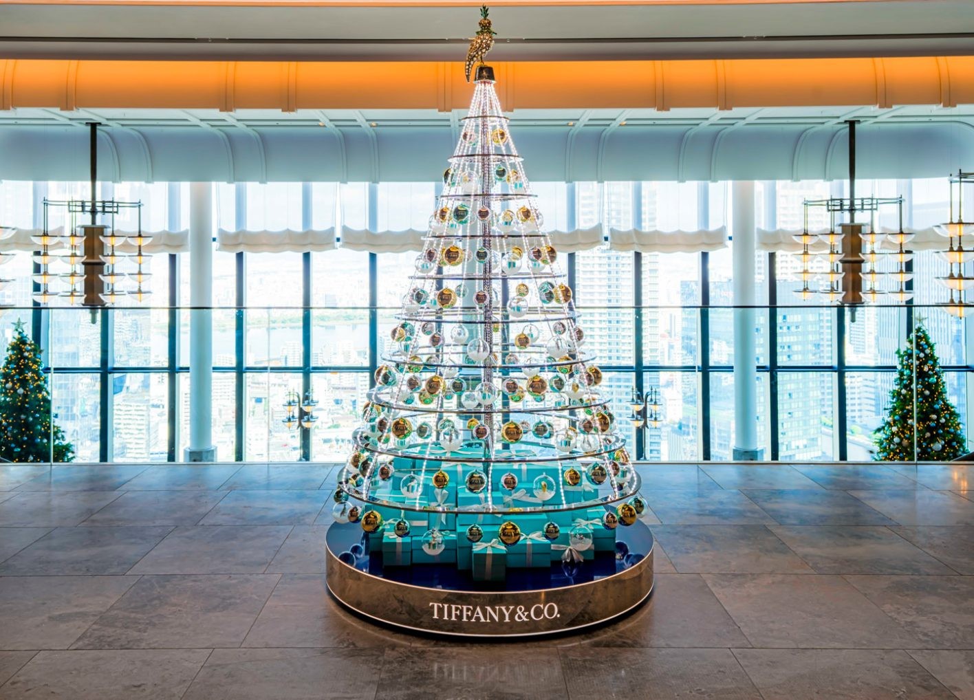 〈ティファニー〉× ウォルドーフ・アストリア大阪のコラボレーションクリスマスツリー