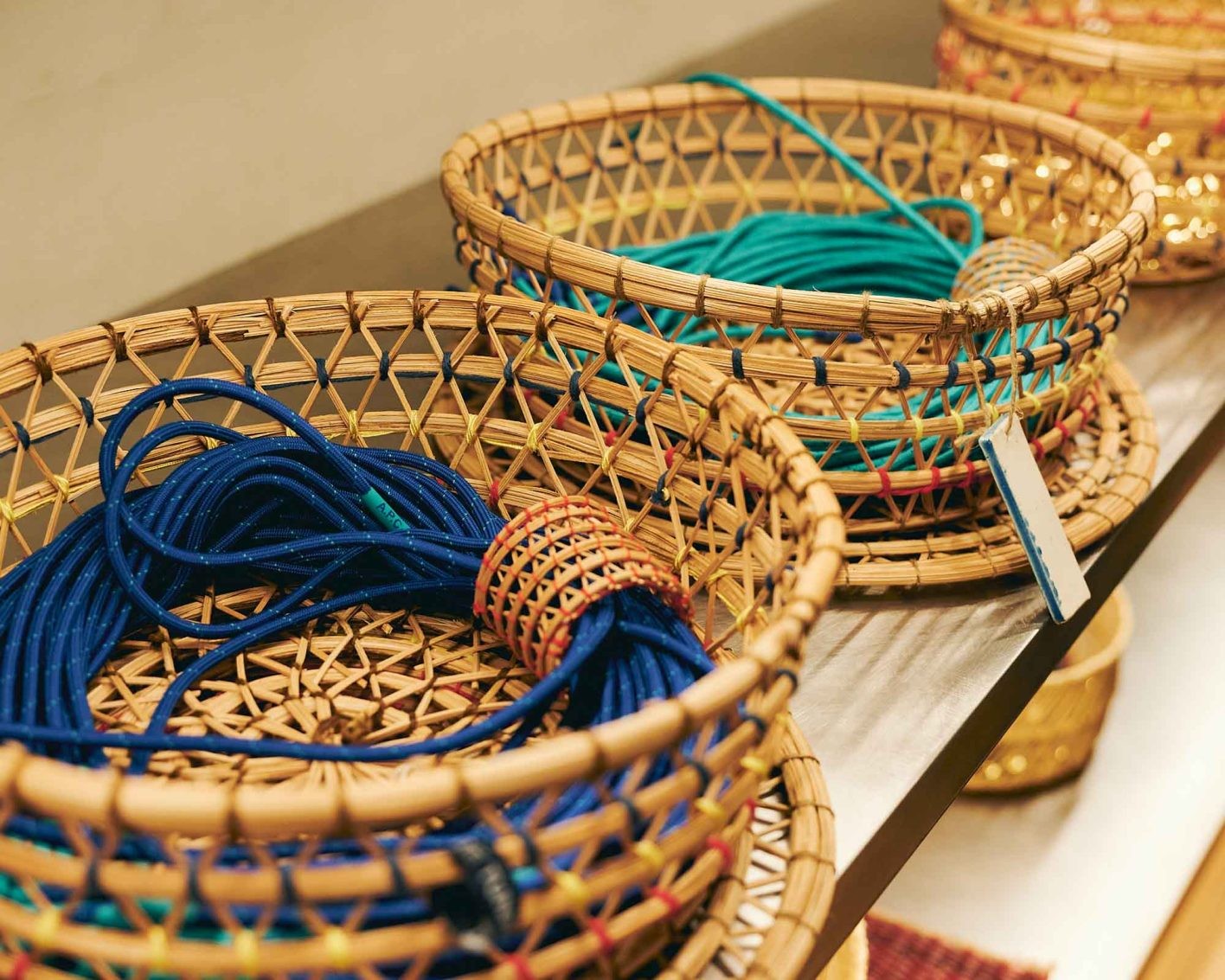 〈A.P.C.〉で自分だけのバッグチャーム作りを体験 - Slide:1