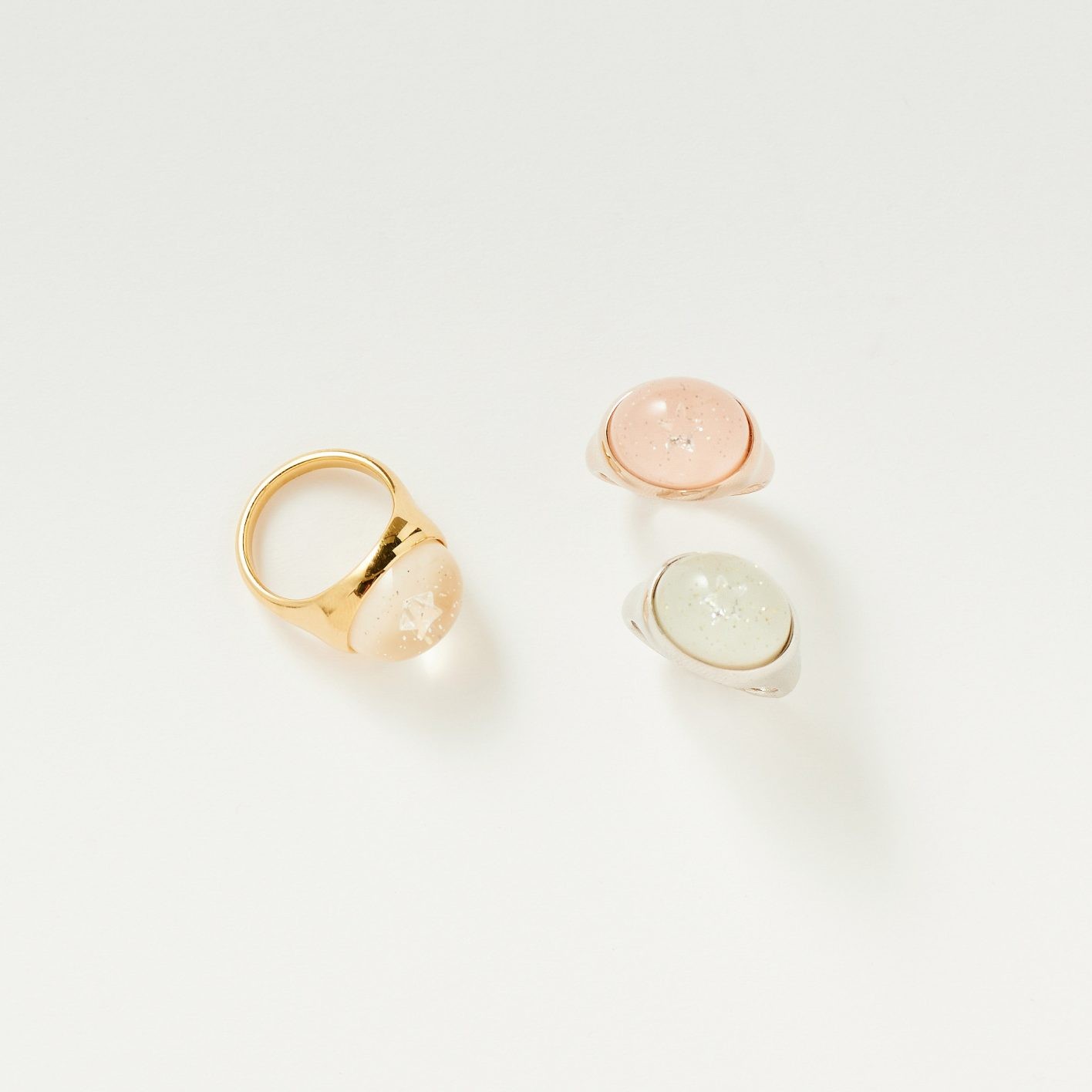 リング 各¥25,300(エテ)